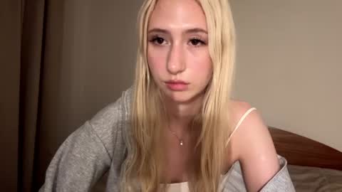 Snapshot of luna_diaya chatting on August 3, 2026, 6:11 pm Alise online show from August 3, 2026, 6:11 pm