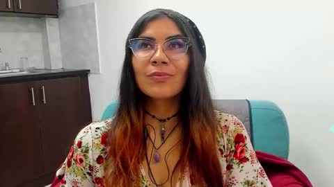 luna  online show from January 17, 2025, 11:49 am