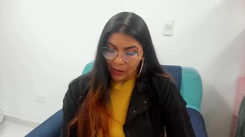 luna  online show from January 30, 2025, 11:44 am
