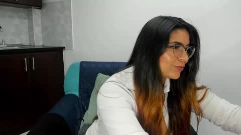 luna  online show from February 13, 2025, 2:20 pm