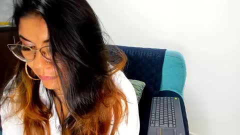 luna  online show from February 20, 2025, 5:40 pm