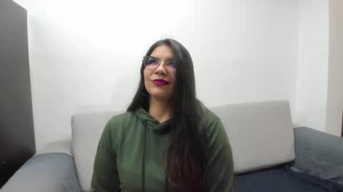 luna  online show from December 4, 2025, 11:08 am