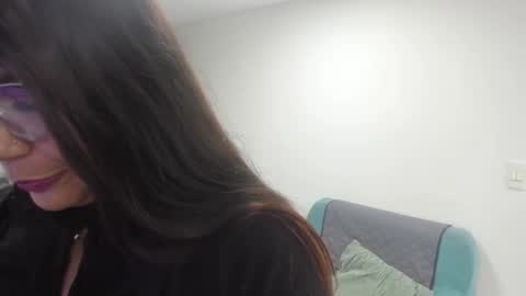 luna  online show from December 19, 2025, 11:28 am