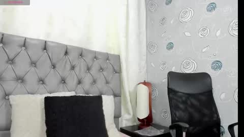 Luna Eva online show from November 13, 2025, 1:43 pm