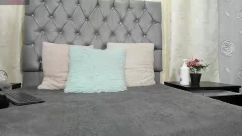 Snapshot of luna_evaa chatting on April 27, 2026, 2:15 pm Luna Eva online show from April 27, 2026, 2:15 pm