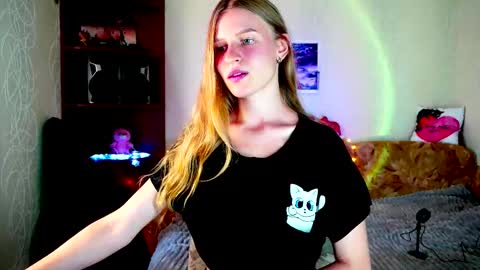 Snapshot of luna_evan chatting on September 24, 2025, 8:50 am luna_evan online show from September 24, 2025, 8:50 am