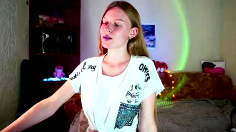 Snapshot of luna_evan chatting on October 7, 2025, 9:28 am luna_evan online show from October 7, 2025, 9:28 am