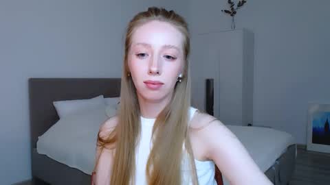 Luna online show from February 15, 2025, 7:50 pm