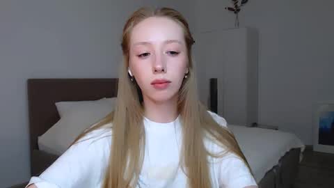 Luna online show from February 19, 2025, 11:36 pm