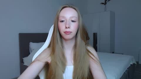 Luna online show from September 8, 2025, 8:30 pm