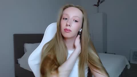 Luna online show from September 9, 2025, 9:03 pm