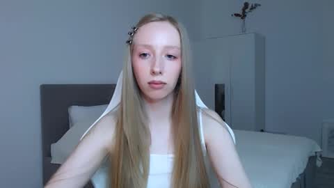 Luna online show from October 3, 2025, 8:06 pm