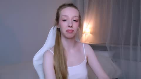 Luna online show from April 18, 2026, 10:43 pm