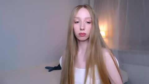 Luna online show from May 19, 2026, 1:56 am
