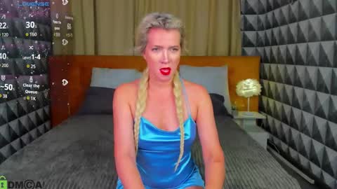 luna_lew1s online show from October 20, 2025, 8:04 am