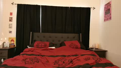 Luna online show from January 13, 2025, 9:42 pm