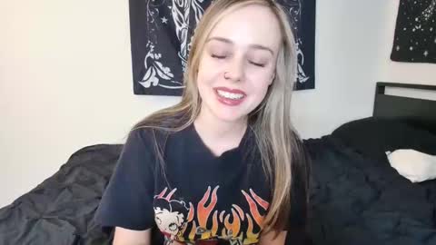 Luna online show from September 11, 2025, 9:26 pm