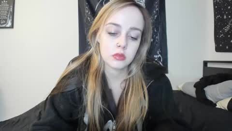 Luna online show from November 22, 2025, 1:15 am