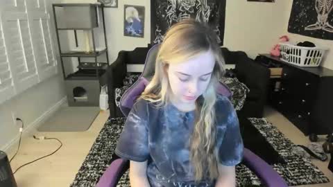 Luna online show from March 11, 2026, 2:01 pm