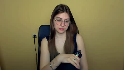 Luna online show from April 23, 2026, 8:02 am
