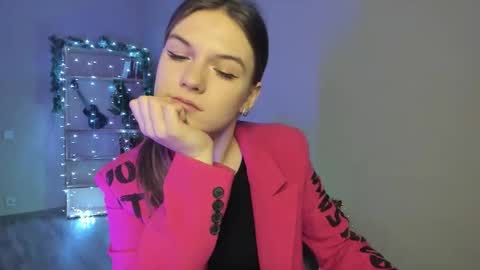 Luna online show from December 23, 2025, 4:32 am