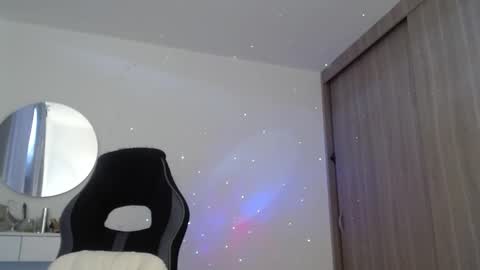 Luna online show from September 24, 2025, 6:33 pm