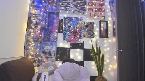 LUNA MCCOY online show from January 22, 2025, 4:34 am