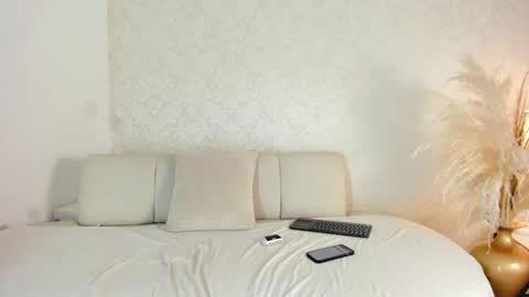 Luna online show from February 16, 2026, 9:22 pm