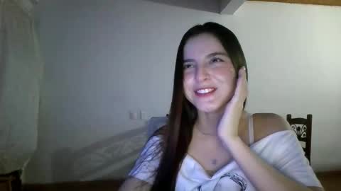 Snapshot of luna_nueva_ chatting on April 18, 2026, 11:27 pm LUNA online show from April 18, 2026, 11:27 pm