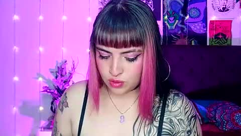 MISS LUNA  online show from December 11, 2024, 2:52 am