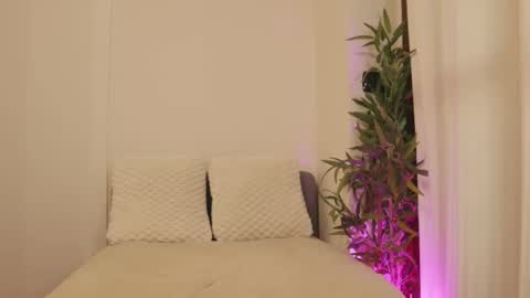 Luna Riva online show from February 2, 2026, 9:19 am