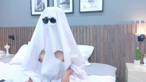 LUNA  online show from October 12, 2025, 6:01 am