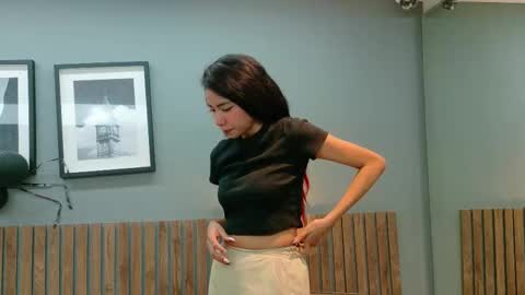 LUNA  online show from November 6, 2025, 1:34 pm