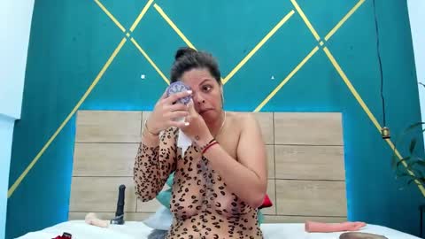 Luna online show from March 5, 2025, 8:10 pm