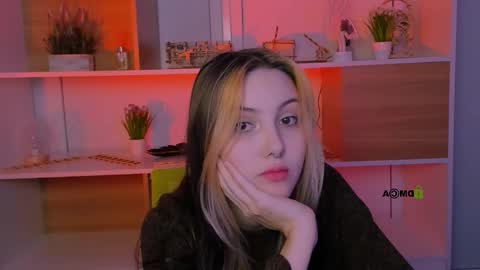 Luna online show from October 14, 2025, 7:03 pm