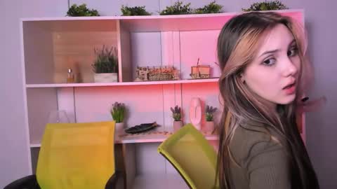 Luna online show from October 23, 2025, 7:01 pm