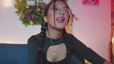 luna_valen online show from March 6, 2026, 3:25 am