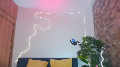 Snapshot of luna_valen chatting on May 27, 2026, 4:31 am luna_valen online show from May 27, 2026, 4:31 am