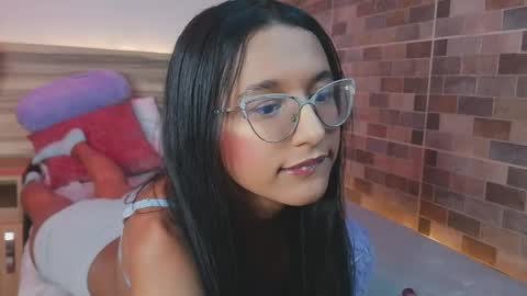 Snapshot of luna_valen chatting on June 7, 2026, 3:21 am luna_valen online show from June 7, 2026, 3:21 am