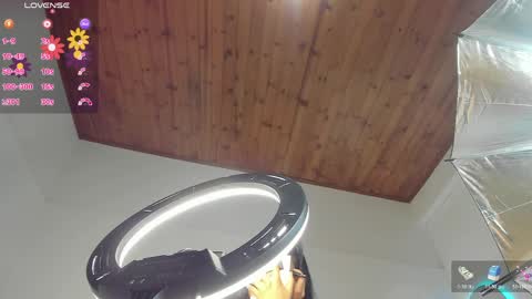 luna_velveth1 online show from April 11, 2026, 10:19 am