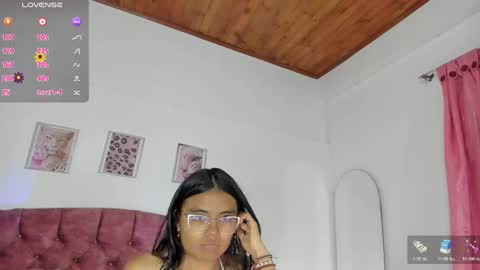 luna_velveth1 online show from April 12, 2026, 11:37 am