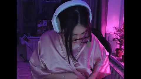 luna_vibe_ online show from January 12, 2026, 1:49 pm