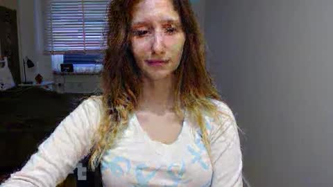 L U N A  online show from October 1, 2025, 5:46 am