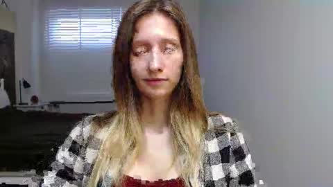 L U N A  online show from October 3, 2025, 5:37 am