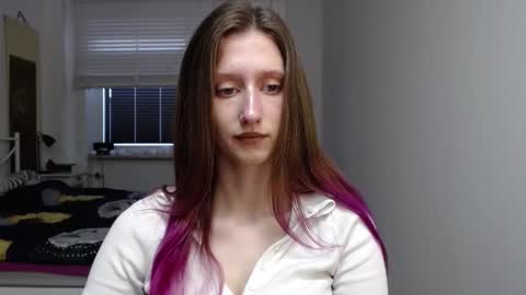 L U N A  online show from November 6, 2025, 6:58 am