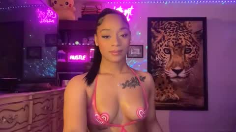 Snapshot of lunaa_11 chatting on June 10, 2026, 6:23 am lunaa_11 online show from June 10, 2026, 6:23 am