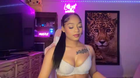 Snapshot of lunaa_11 chatting on August 1, 2026, 5:29 am lunaa_11 online show from August 1, 2026, 5:29 am