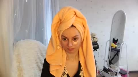 Snapshot of lunaa_bluee chatting on May 15, 2026, 5:42 pm lunaa_bluee online show from May 15, 2026, 5:42 pm