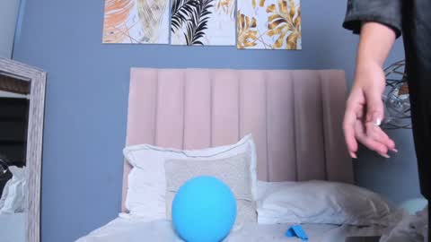 Luna  online show from December 24, 2024, 2:54 pm