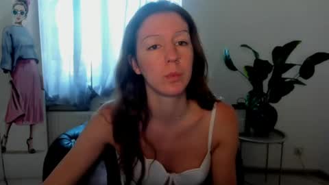 Snapshot of lunaa_x44 chatting on July 6, 2026, 8:11 am lunaa_x44 online show from July 6, 2026, 8:11 am